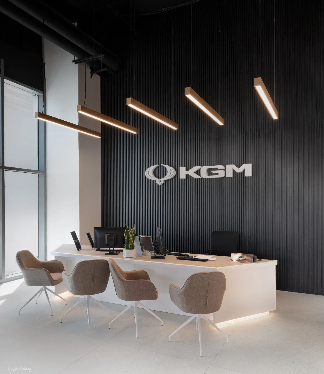 loom-lighting KGM car showroom in Petah Tikva