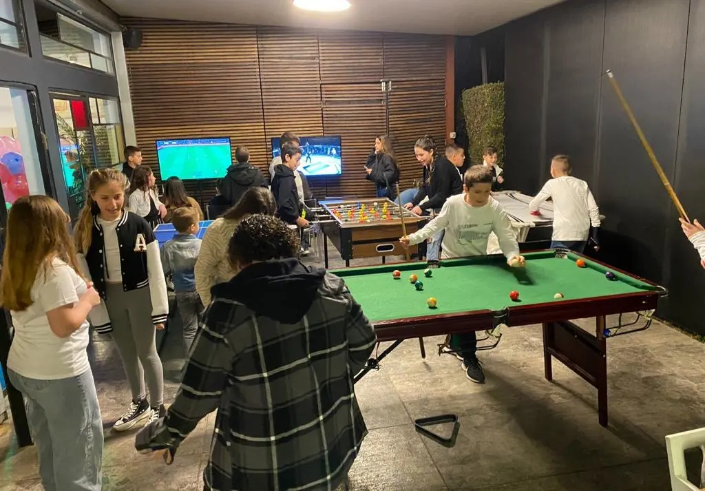 4 שולחנות לבחירת הלקוח