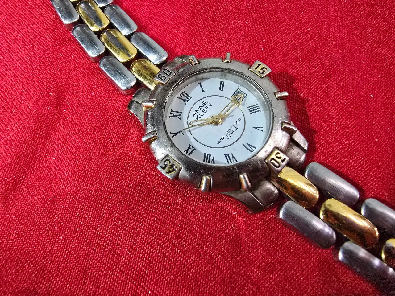 שעון יד של ח'ב Anne Klein מותג אמרקאי שעון יד לנשים חוסר בסוללה