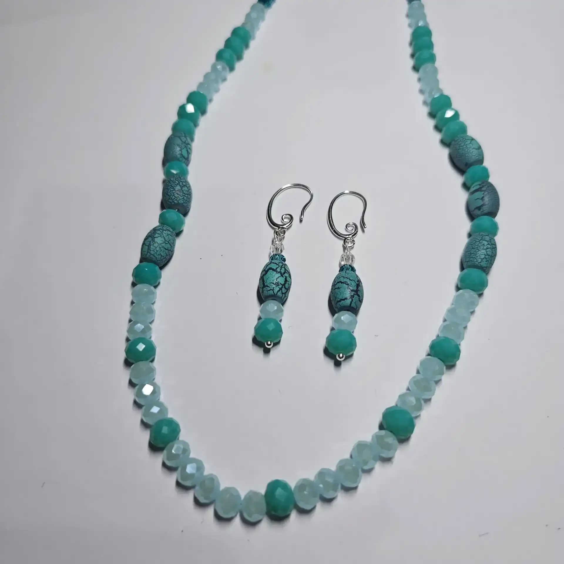 תכשיטים אופנתיים בעבודת יד – מתנה עם ערך רגשי