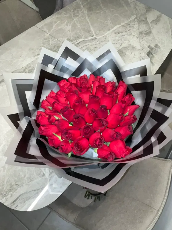 red roses 🌹