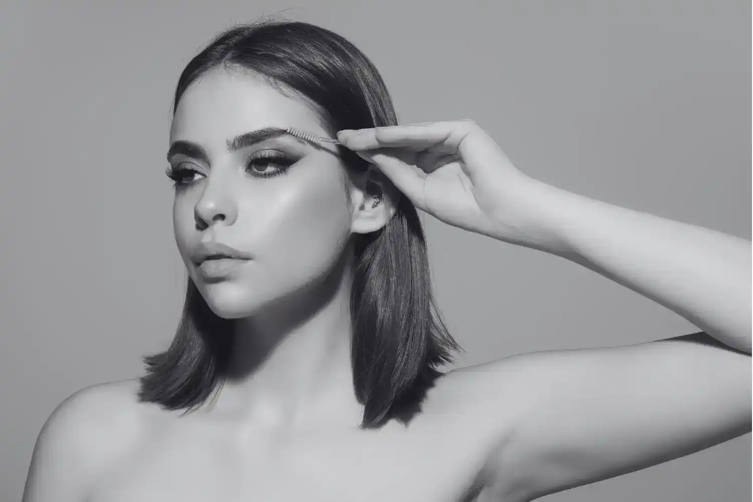 עיצוב ושיקום גבות בחוט ביבנה – דיוק טבעי שמדבר פנים