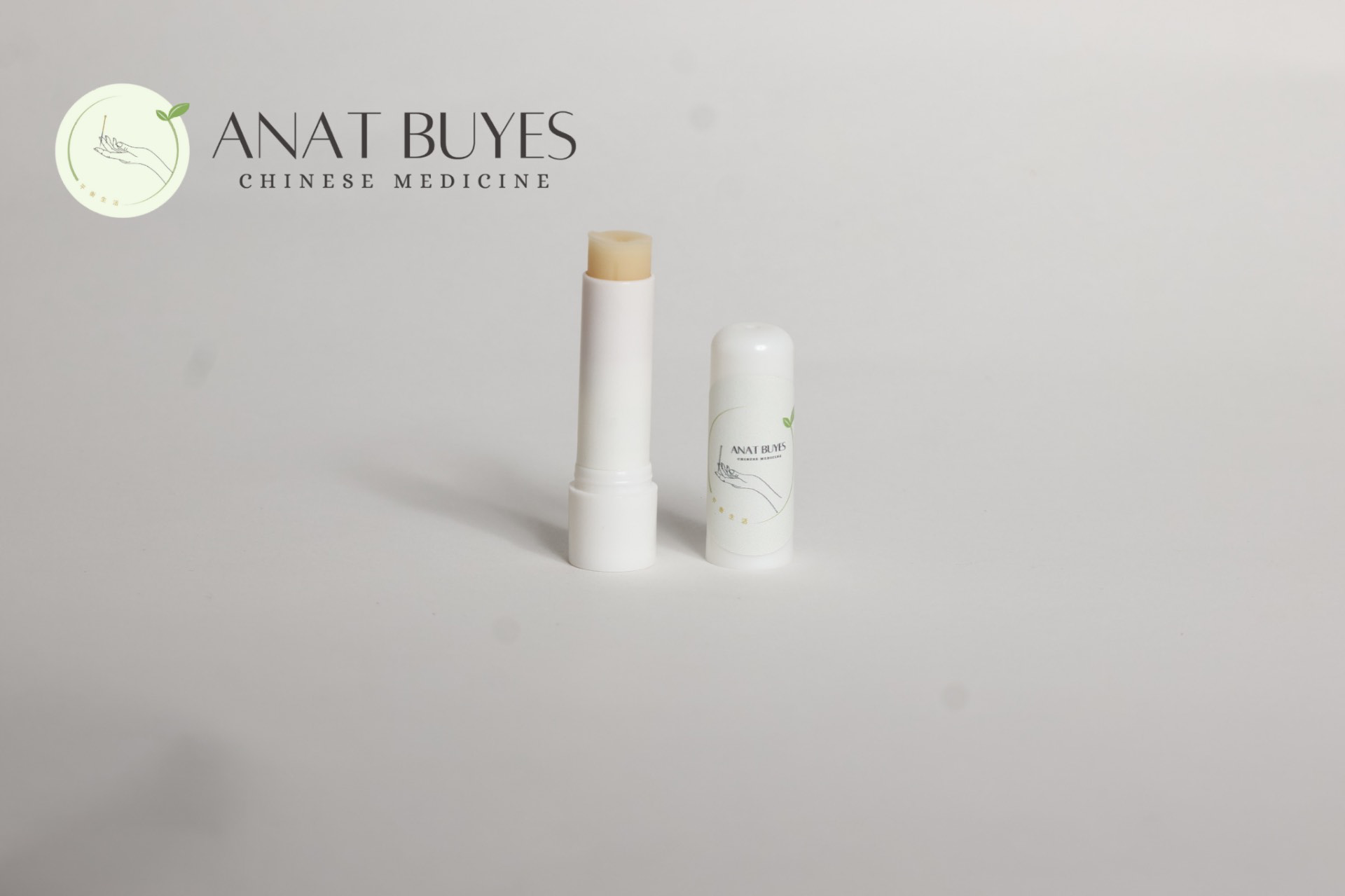 מוצרים טבעיים: קרמים, נרות, פרחי באך