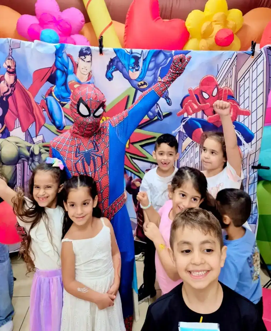 הפעלת יום הולדת בקונספט גיבורי על