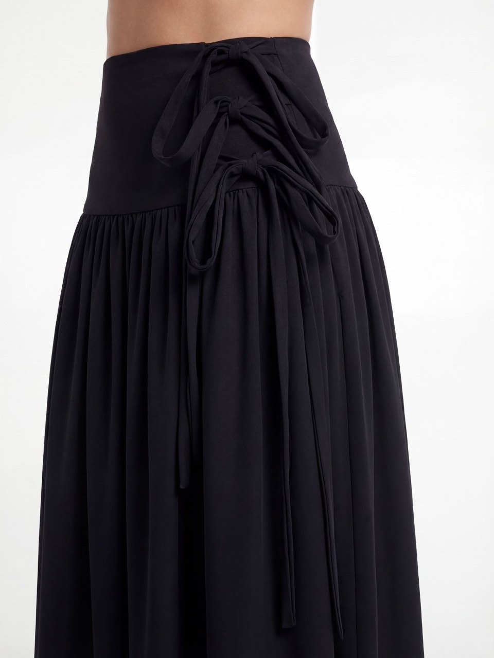 חצאית קשירות פפיונים שחור