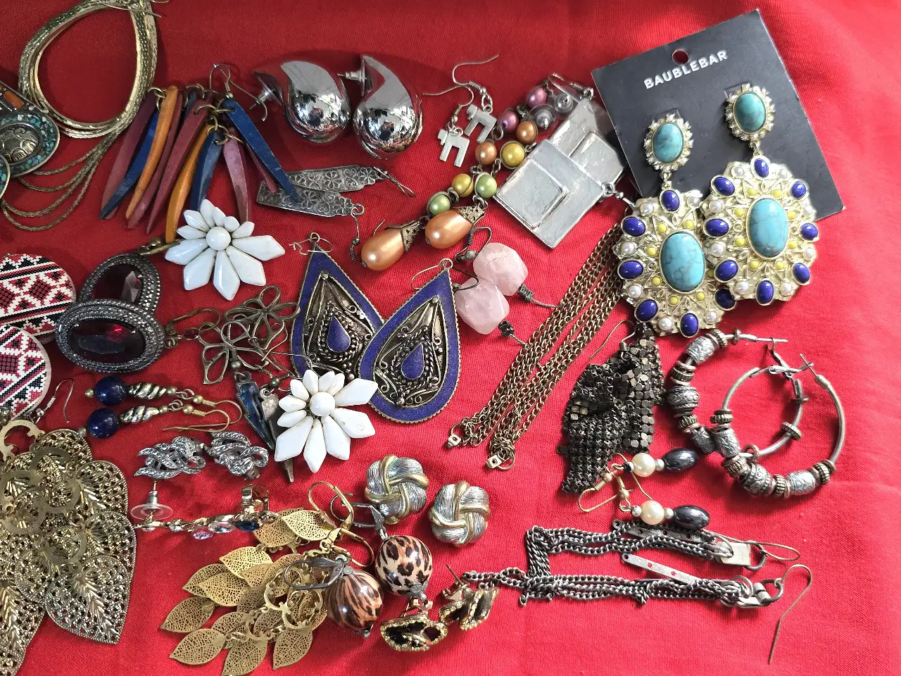 לוט של 35 זוגות עגילים אופנתיים