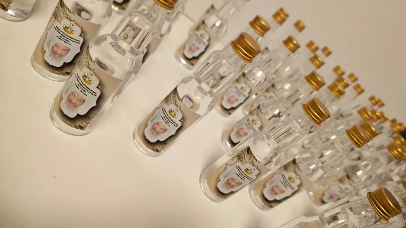 בקבוקוני ערק ממותגים