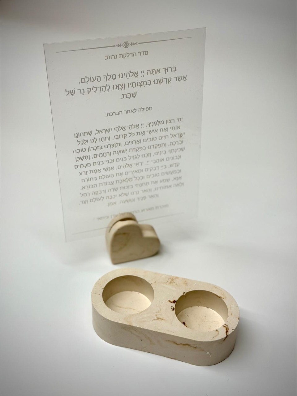 סט פמוטים לשבת בשילוב לב שמחזיק ברכת הדלקת נרות