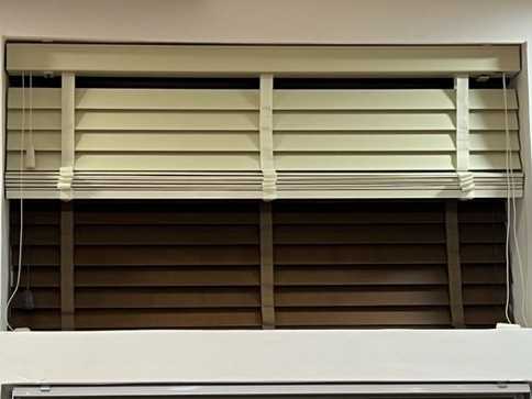 תריס וניציאני דמוי עץ