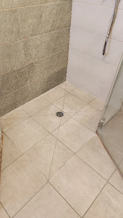 חידוש סיליקון באמבטיות  מקלחונים וכיור 