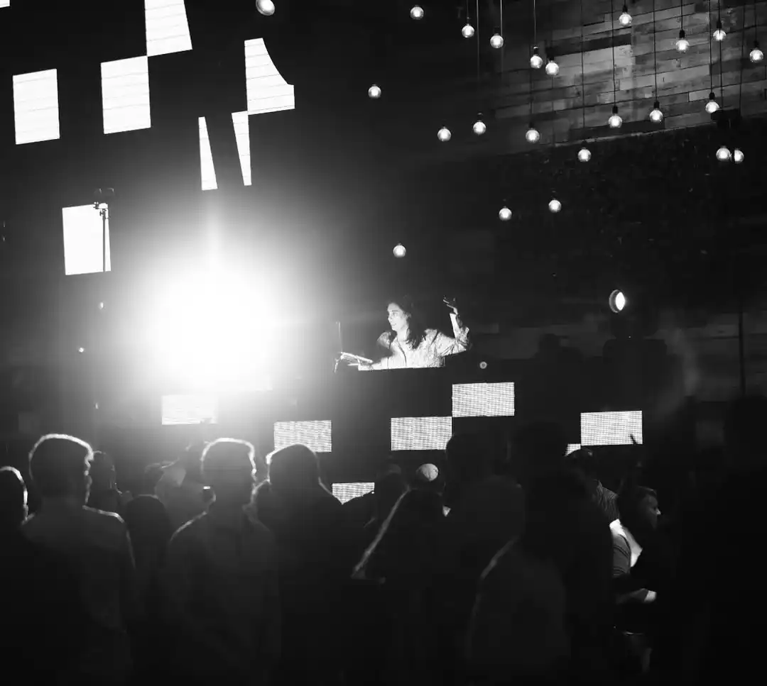 המוזיקה כרגש – איך סט נכון יוצר אווירה נכונה