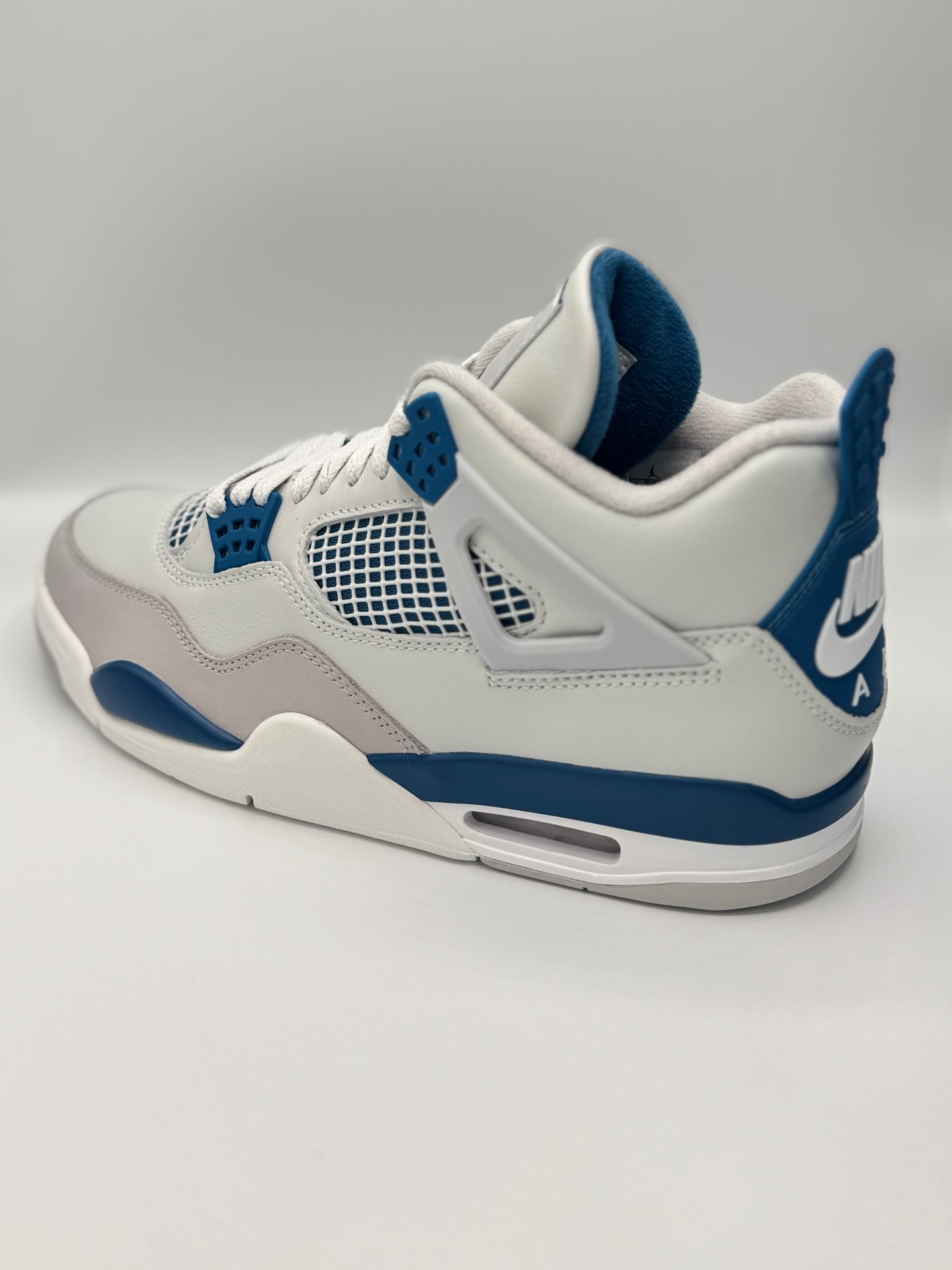 Jordan 4 Retro“ Military Blue”