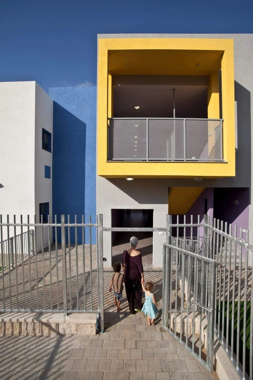 4 גני ילדים = 2 + 2 *נבנה*