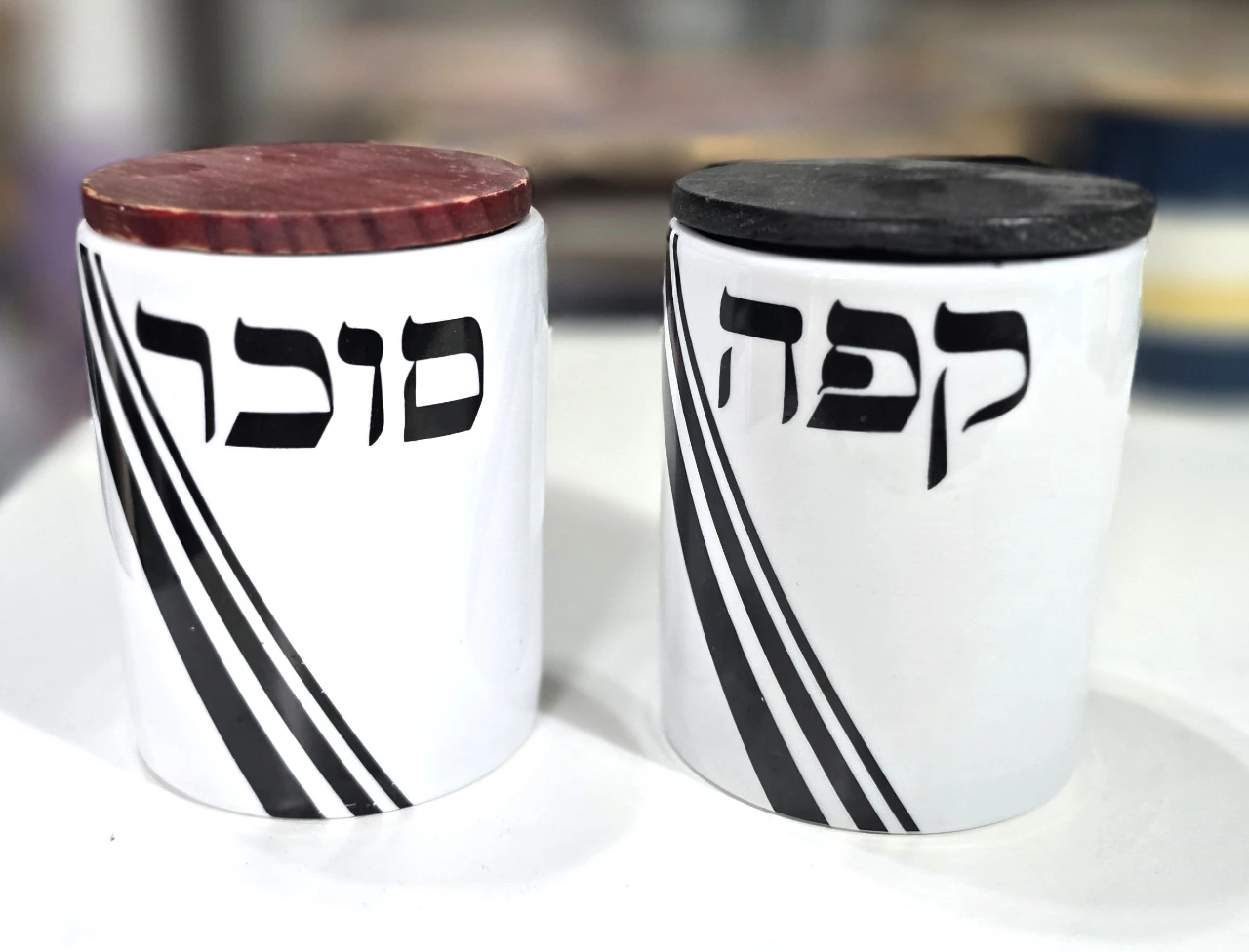 2 כלים לאכסון  קפה וסוכר גובה 12 ס"מ....ח'ב נעמן חתום