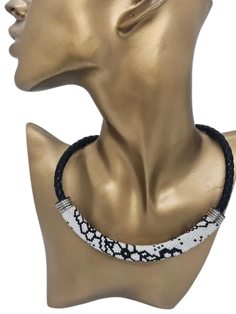 נחש שחור לבן