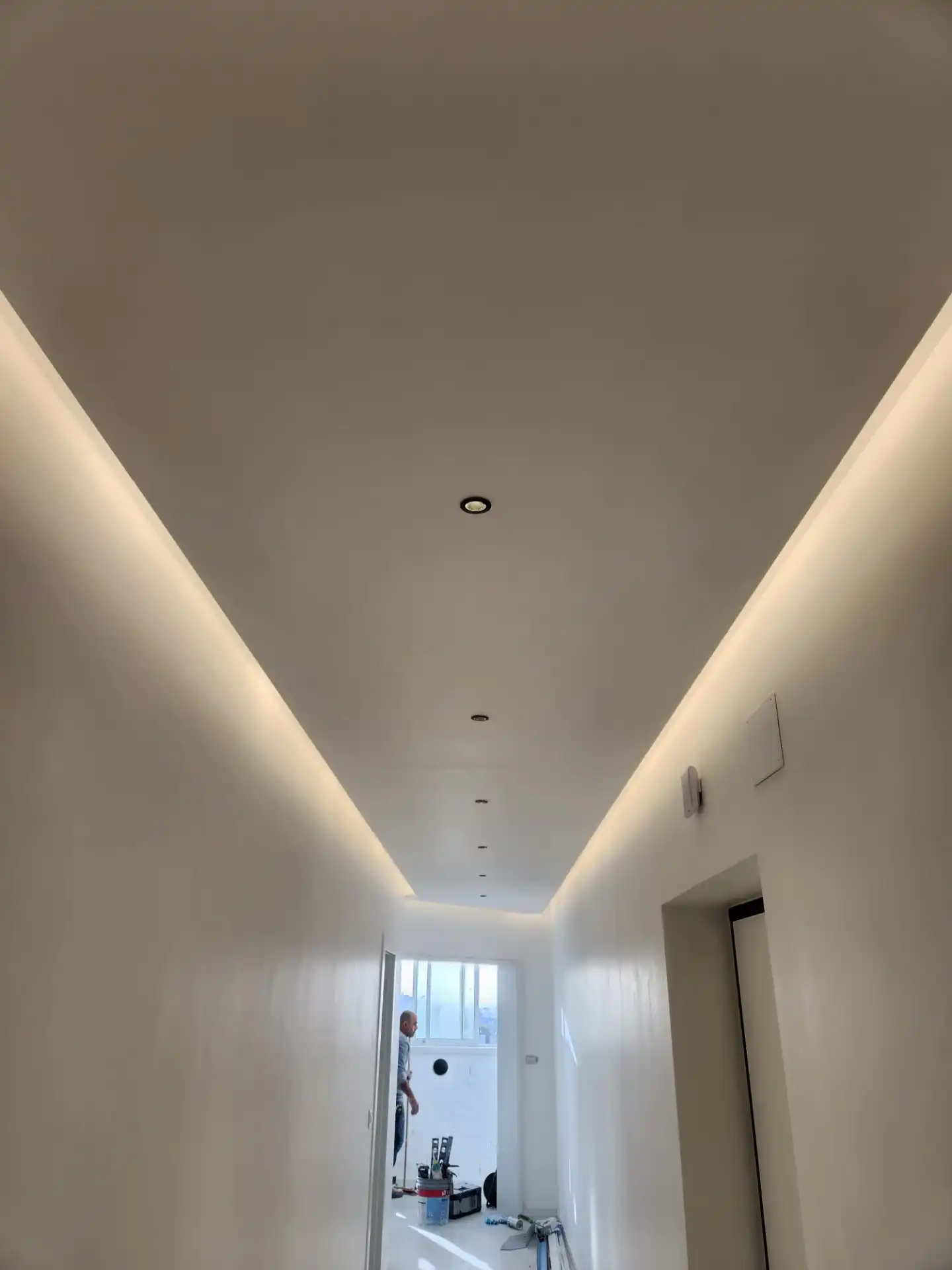  תקרות אקוסטיות צפות ומדבקות