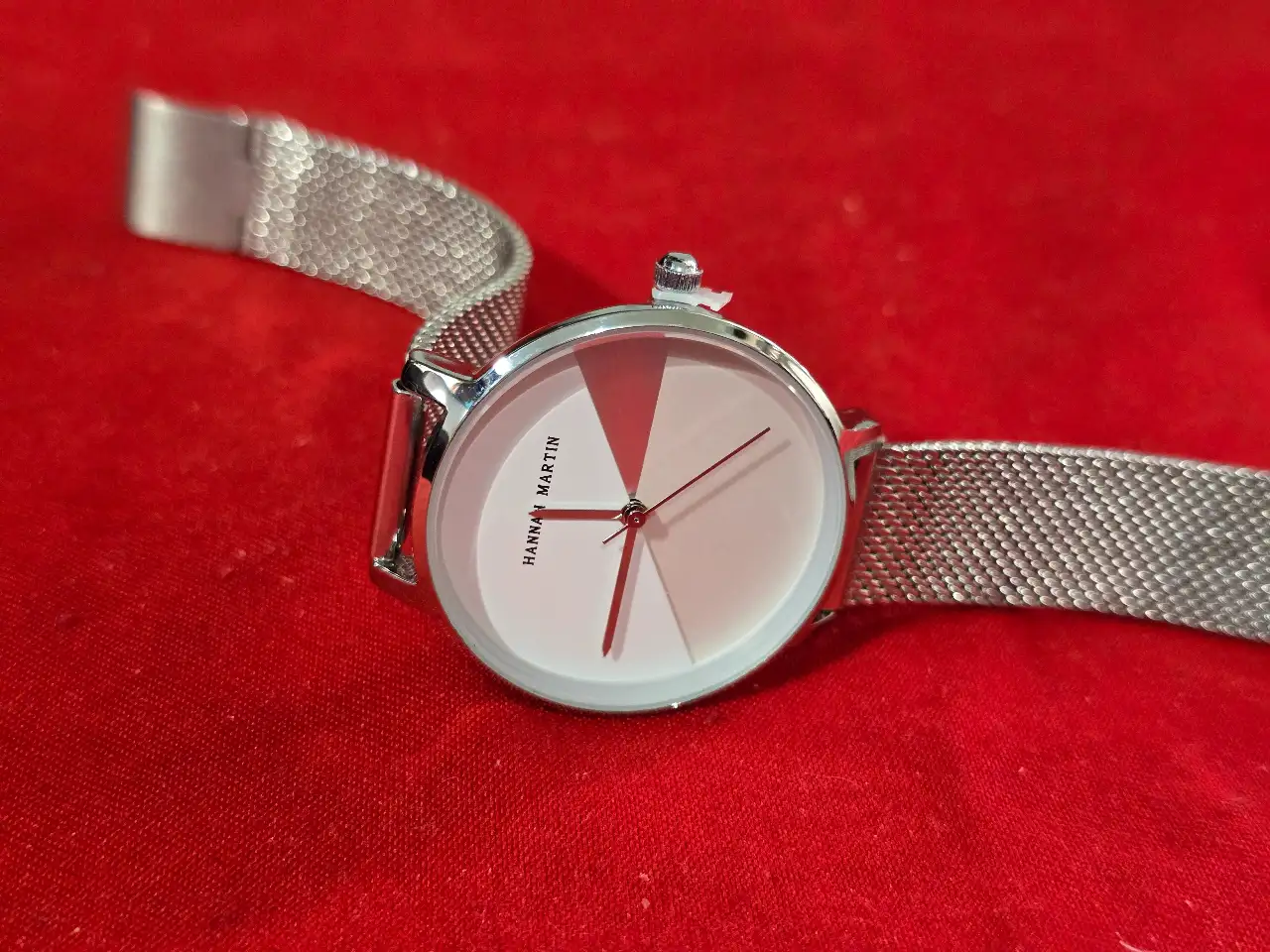 שעון חדש לגמרי לנשים ממותג Hannah Martin מנגנון קוורץ יפני איכותי