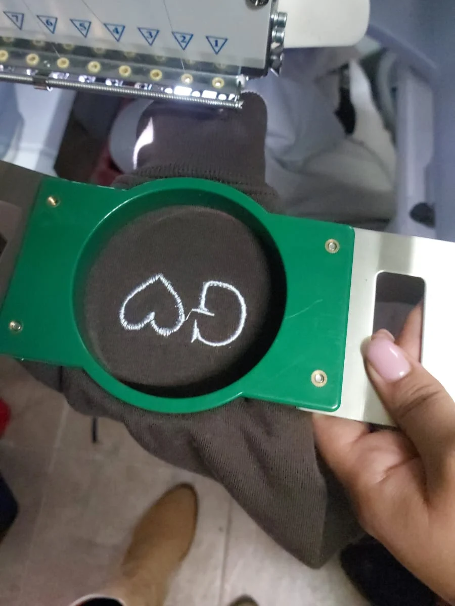 המוצרים שלכם, הרקמה/הדפסה שלנו