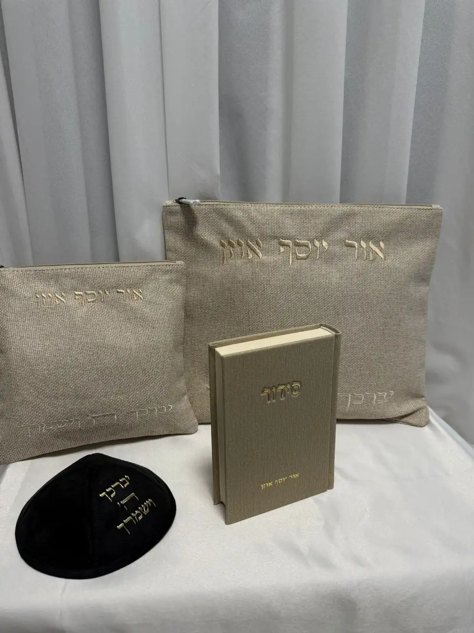 תיקי טלית ותפילין עם רקמת שם