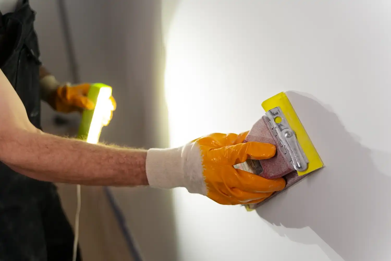 עבודות שפכטל – רמת גימור מושלמת לכל קיר