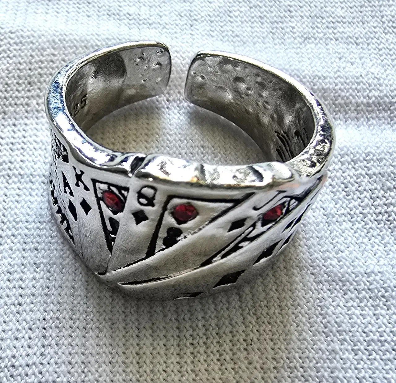 טבעת מתכווננת לשחקני הקלפים ובכלל