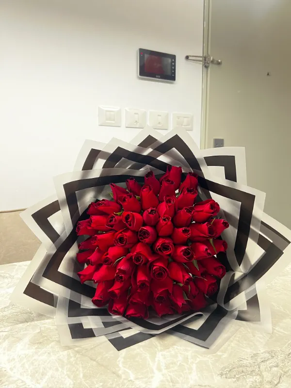 red roses 🌹