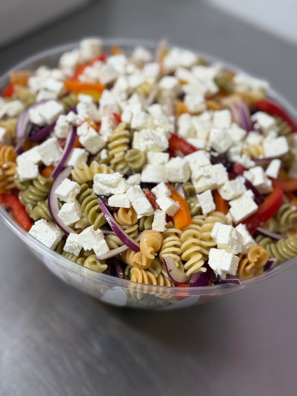 סלט פסטה קר ברוטב פסטו