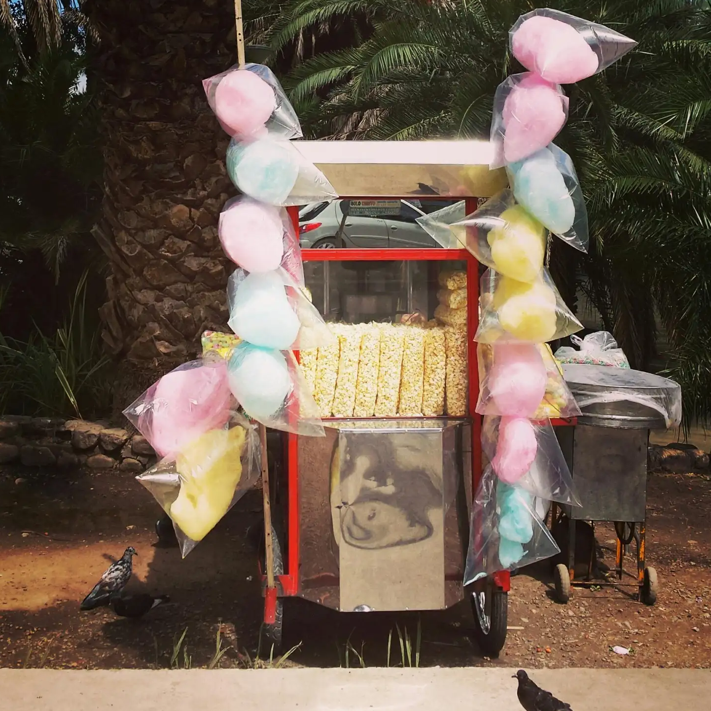 מכונות סוכר + פופקורן + 4 שולחנות