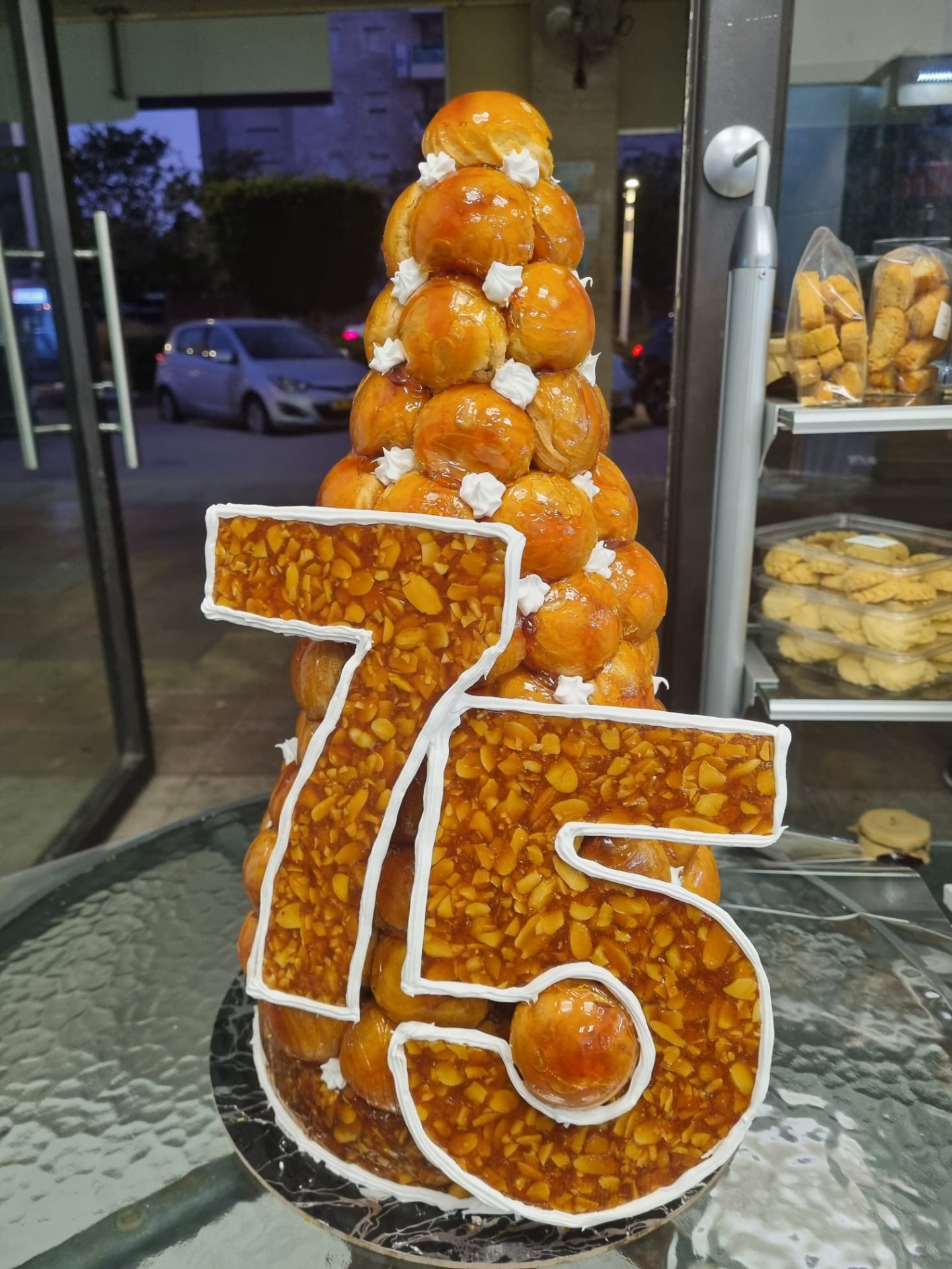 מגדל פחזניות פרווה 