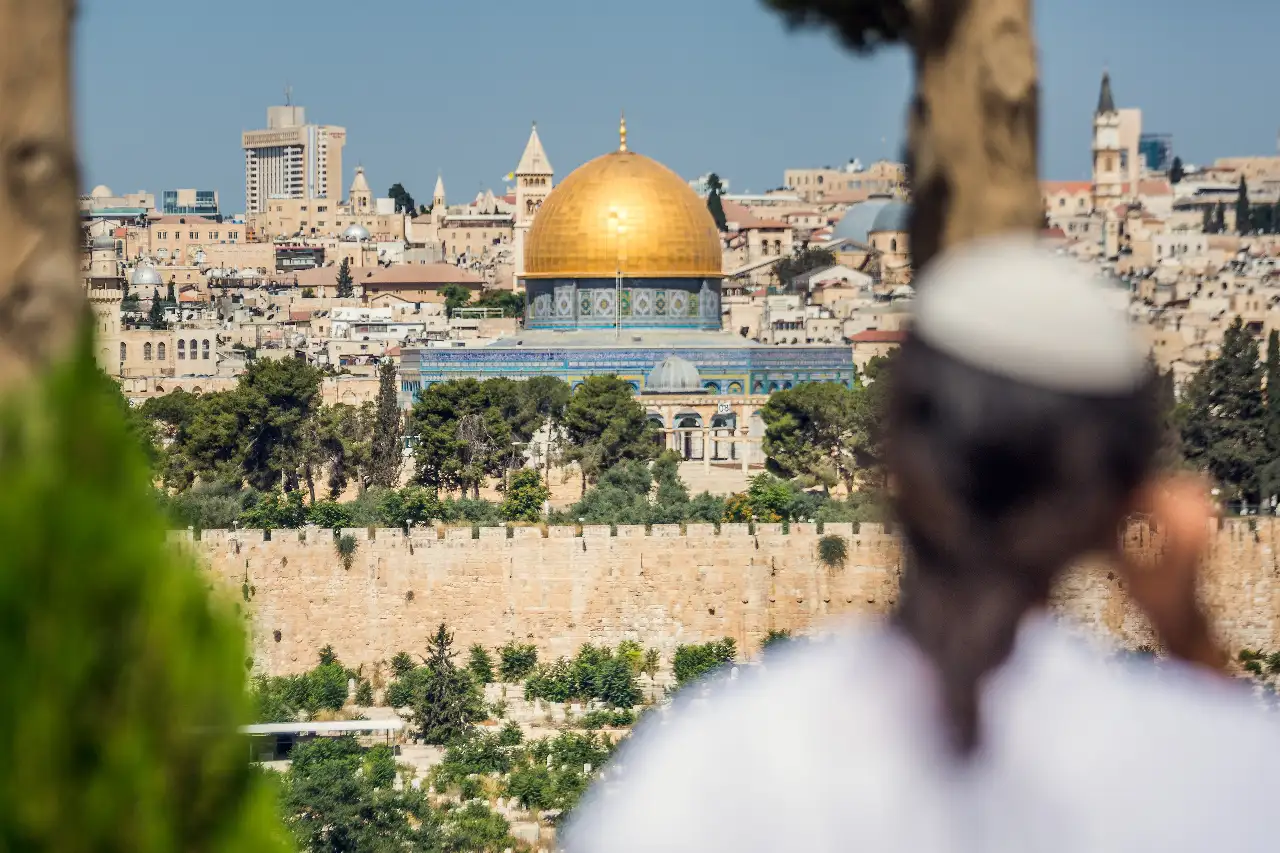 Capturing the Energy: Tips from an Engagement photographer Jerusalem