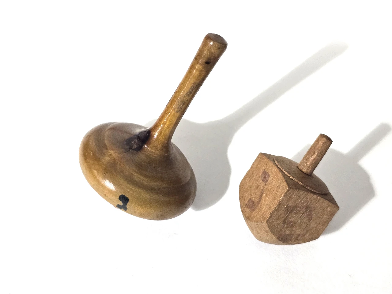 לוט של 2 סביבוני עץ ישנים וינט'ג במצב עבודה. חחחחח