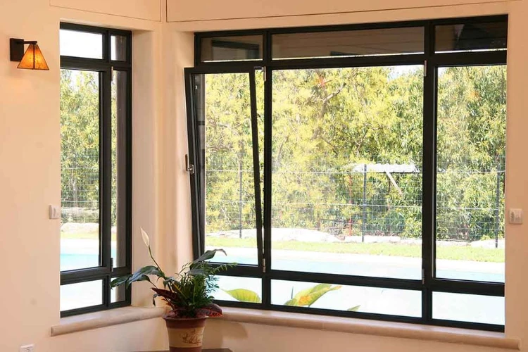 חלונות / ויטרינות / דלתות  בהתאמה אישית