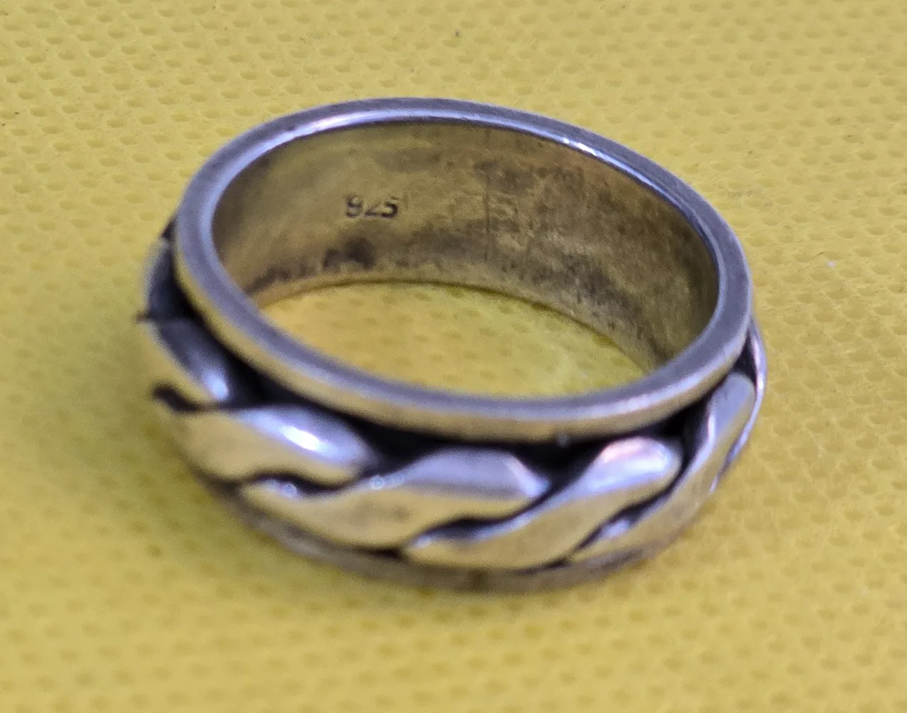 טבעת וינטג' כסף סטרלינג 925 מסתובבת,  משקל: 8 גרם. עבודת יד. חתומה: 925 מידה 8