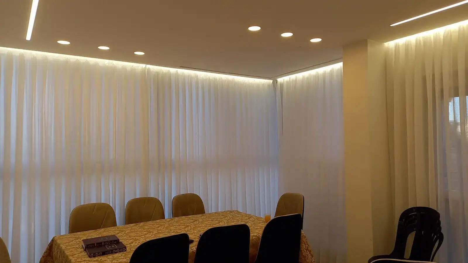 תפירת ווילונות לסלון