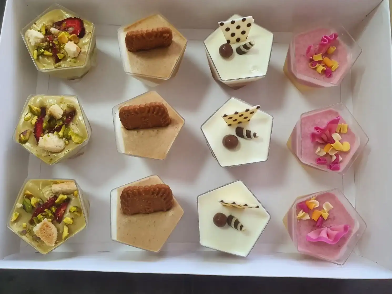 קינוחי כוסות בטעמים