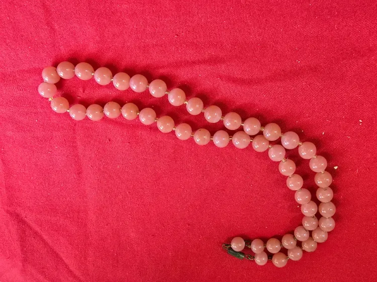 שרשרת חרוזי קוראל אלמוג בצבע ורוד שרשרת עדינה ויפה