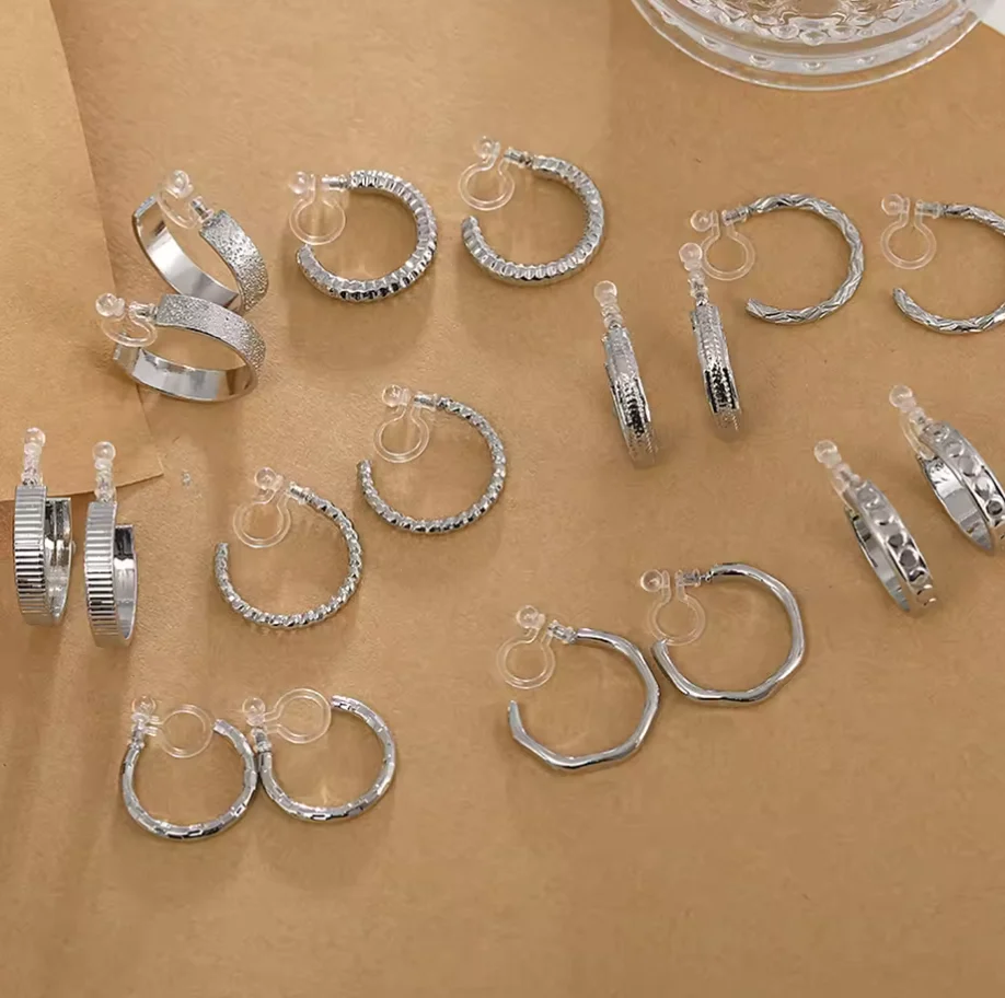 עגילי חישוק מינימליסטיים – יופי ללא מאמץ וללא חורים