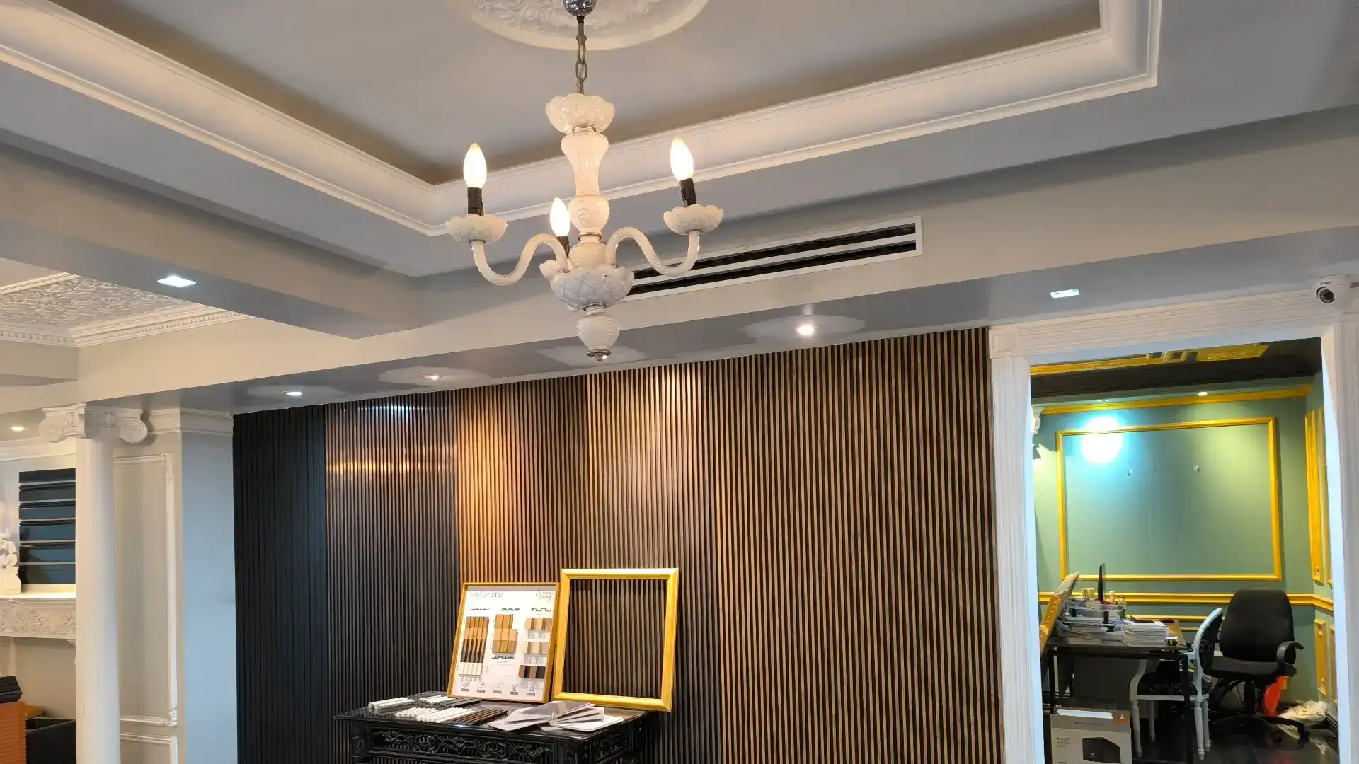  תקרות אקוסטיות צפות ומדבקות