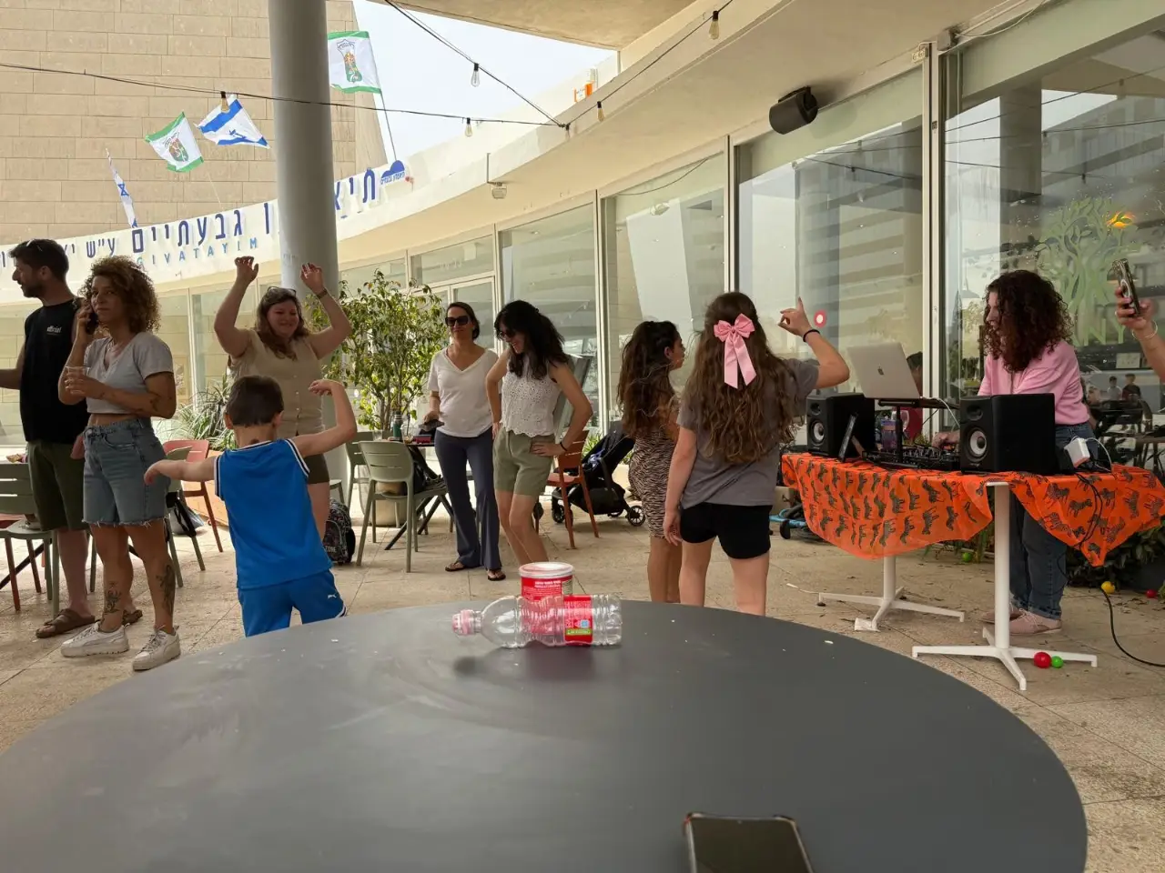 מסיבה בתיאטרון גבעתיים 17.4