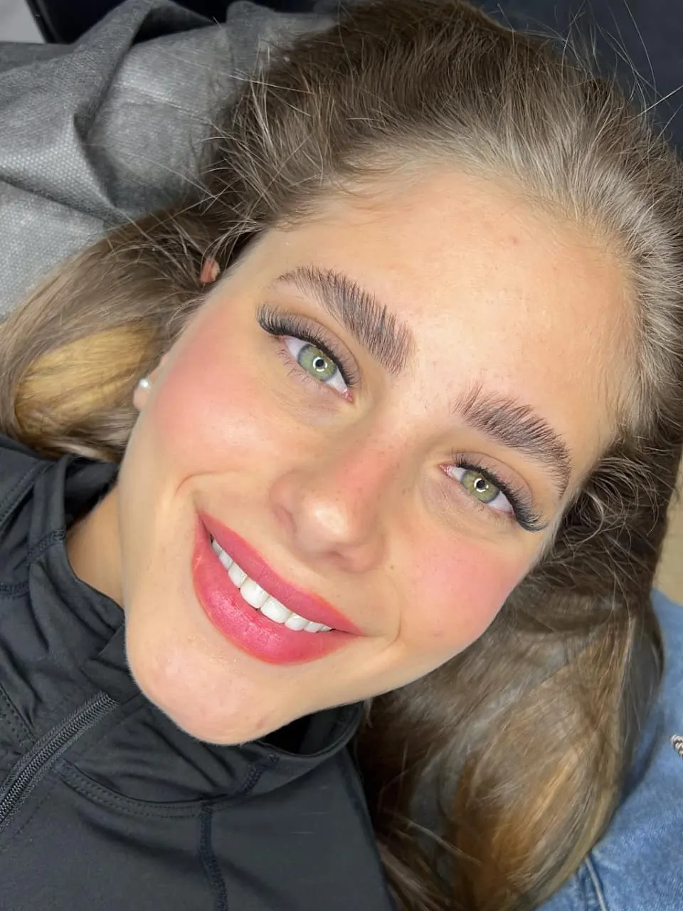 הרמת ריסים או הדבקה קרה – מה מתאים לך?