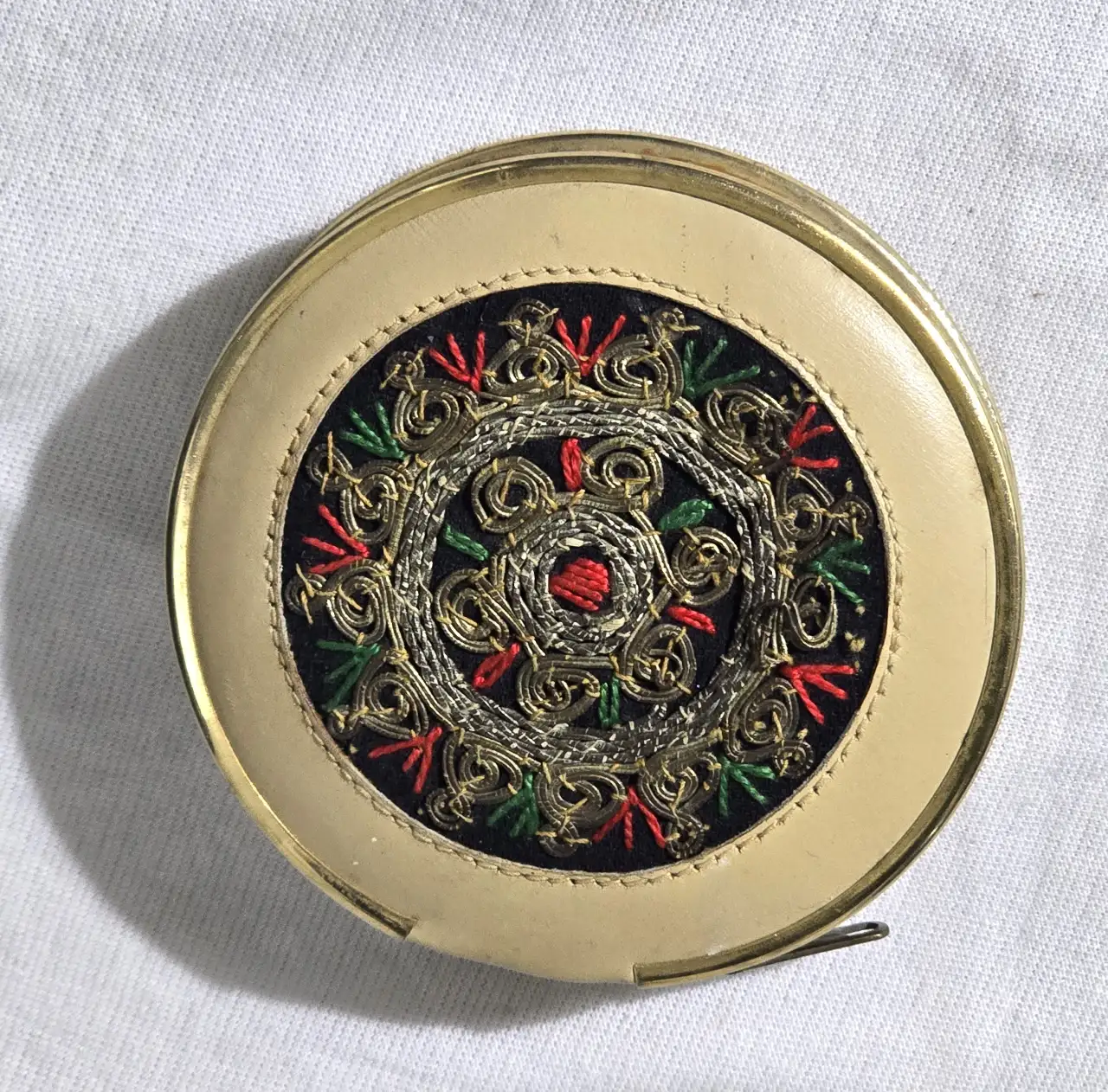 פודריה ישנה מאד עם בולי מס קניה במצב מעולה חתום ח'ב אריה  ישראל שנות ה.60