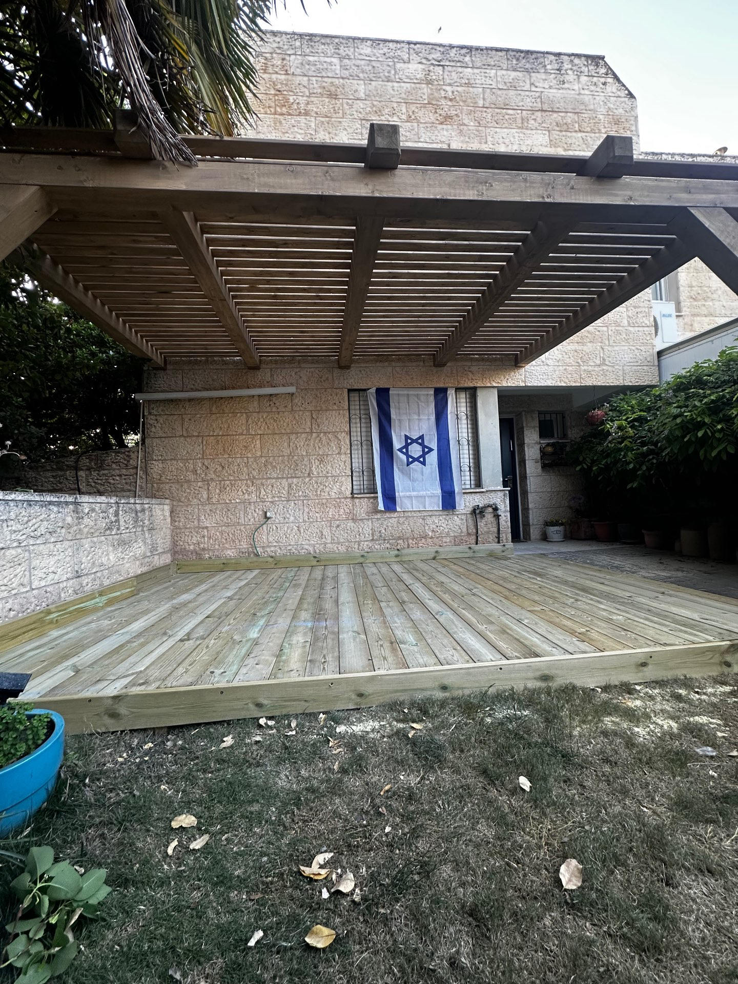 פרגולת עץ דגם ניו יורק