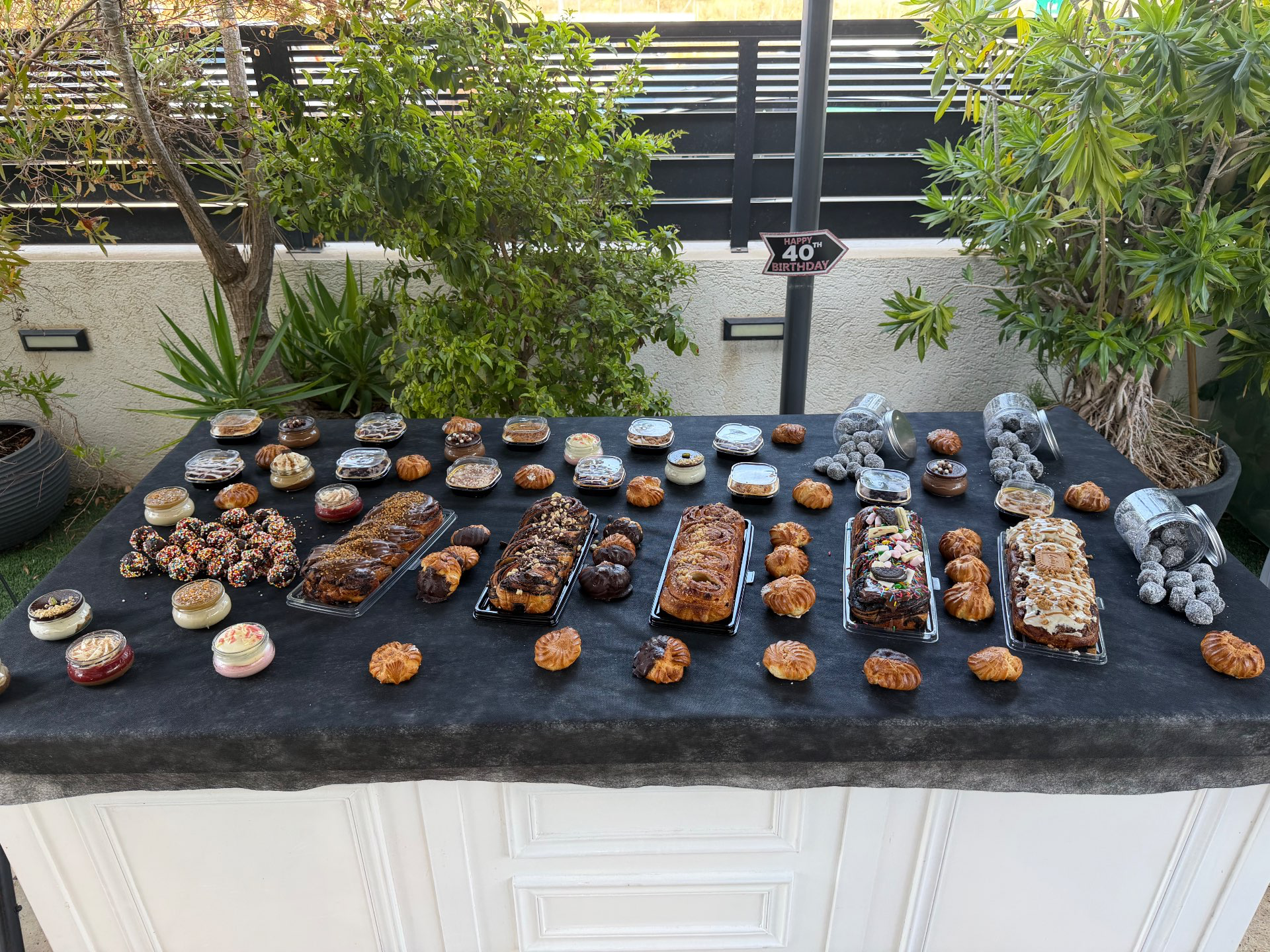 שולחנות שוק לאירועים | בידיים טובות