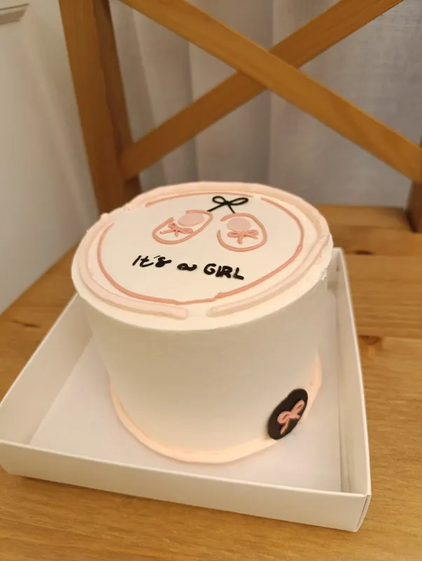עוגה אישית ליולדת It's a girl 🎀