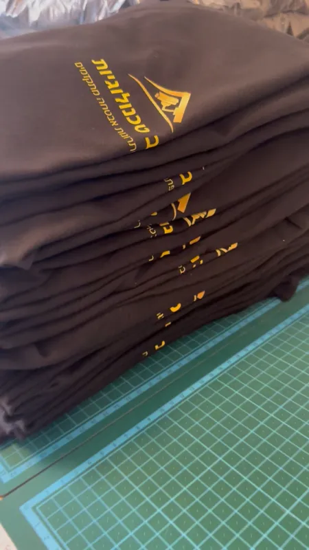 חולצה שרוול קצר כולל הדפסה