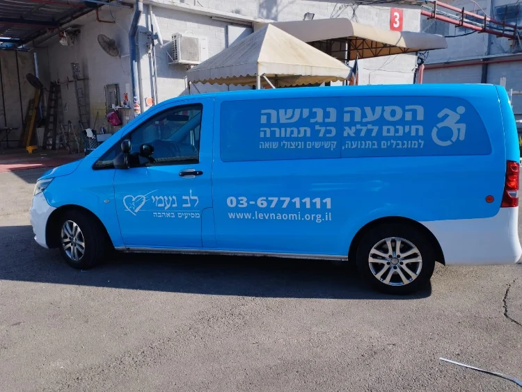 איך מתמודדים עם השמש בשילוט רכבים ?