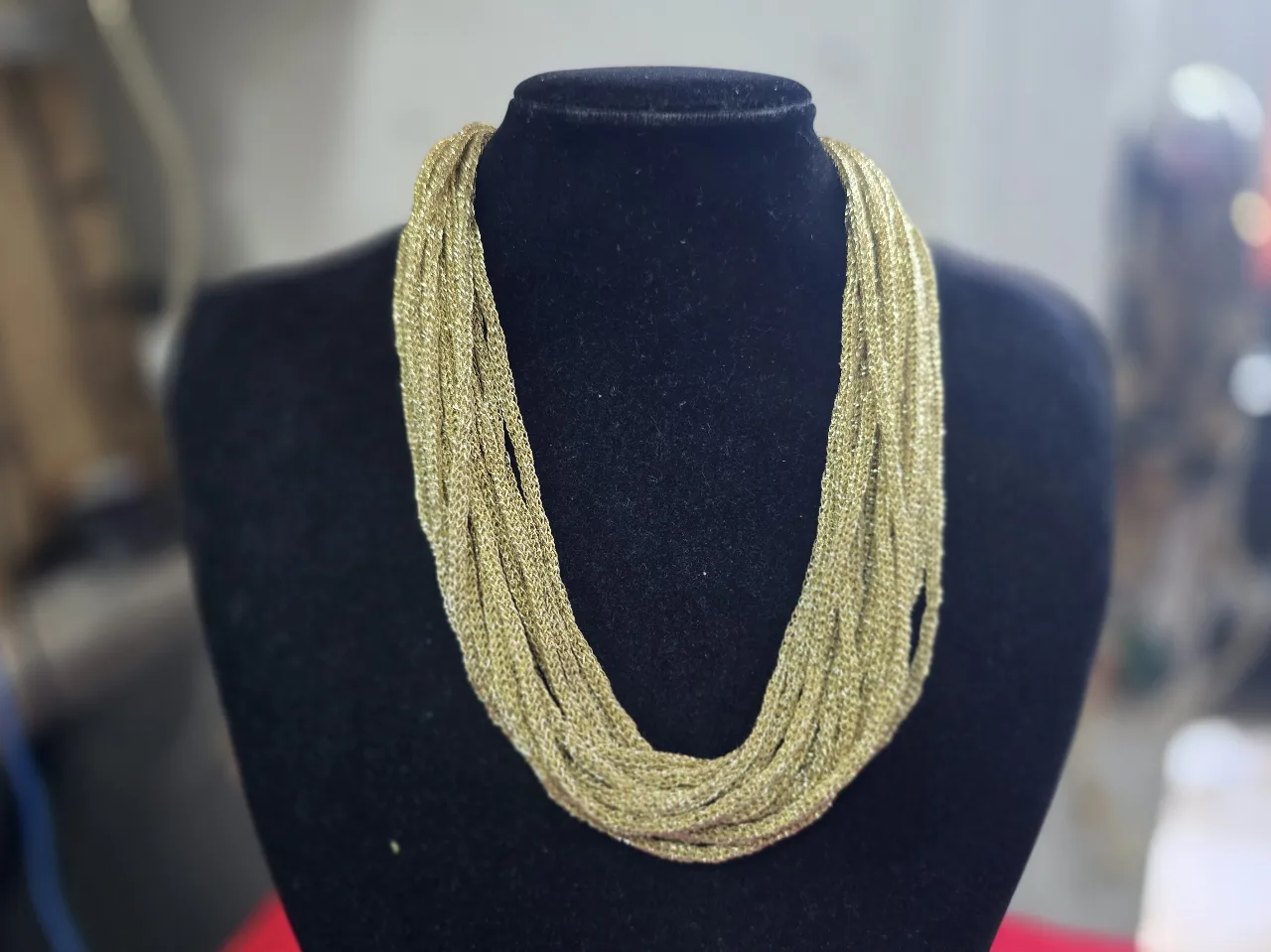 שרשרת וינט'ג שנות 90\80 אופנה איטלקית מאפיין את השרשרת סגנון הקליעה השרשרת מרשימה מאד בסגנון רב שכבתי