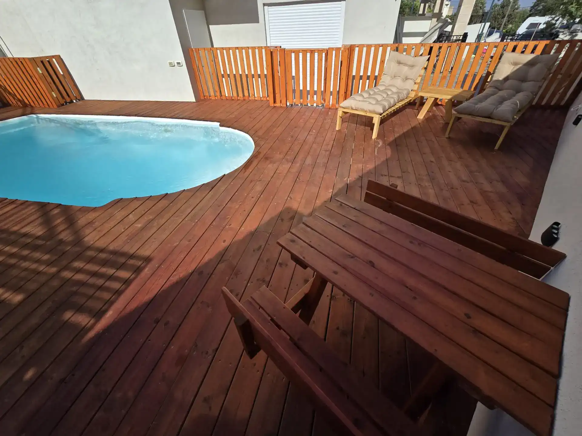 בריכה מחוממת ומקורה