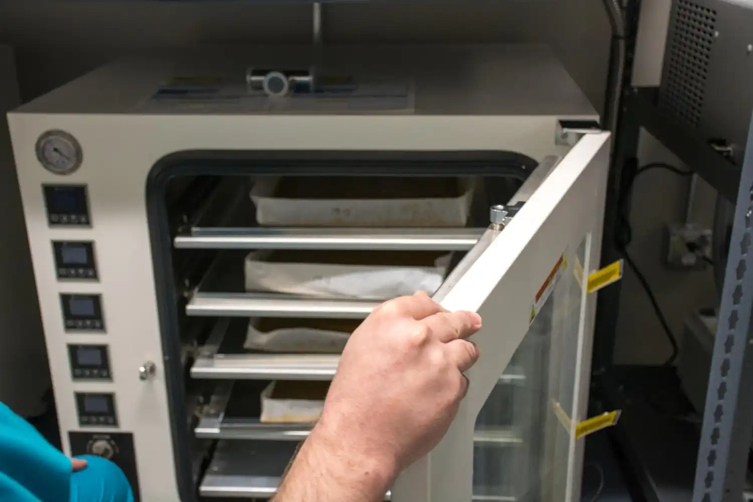 החלפת אטמים למקפיאים תעשייתיים