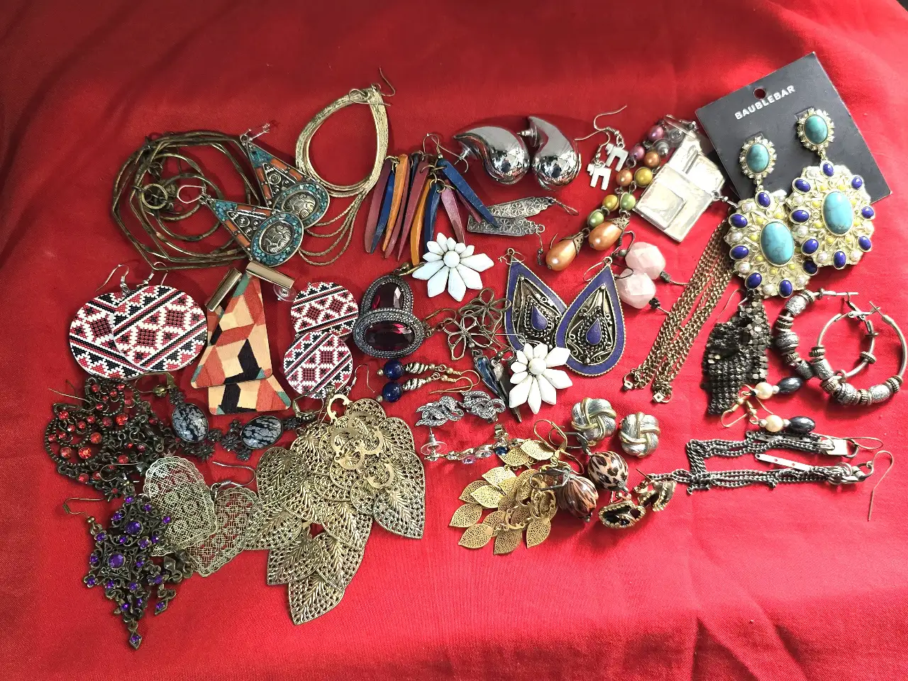 לוט של 35 זוגות עגילים אופנתיים